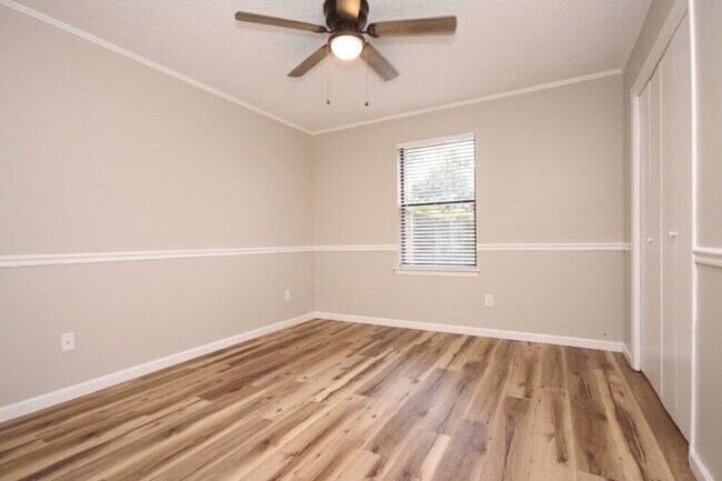 Building Photo - 2BR/1BA North Pensacola Home Near UWF with Fireplace, No Carpet & Fully Fenced Backyard