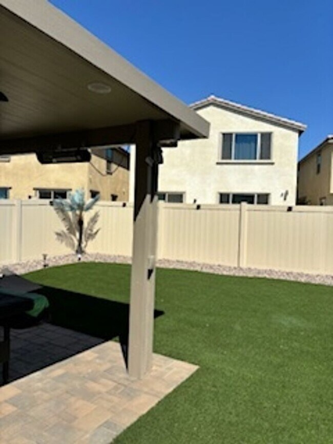 Building Photo - 3 Bedroom Townhome in Winchester