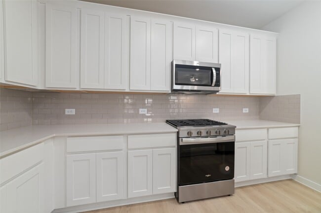 Building Photo - 5831 Westwood Shr Dr