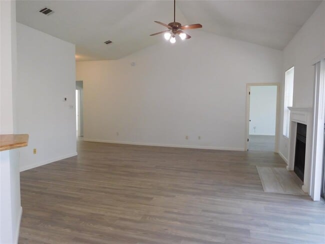 Building Photo - 2202 Quiet Wood Dr