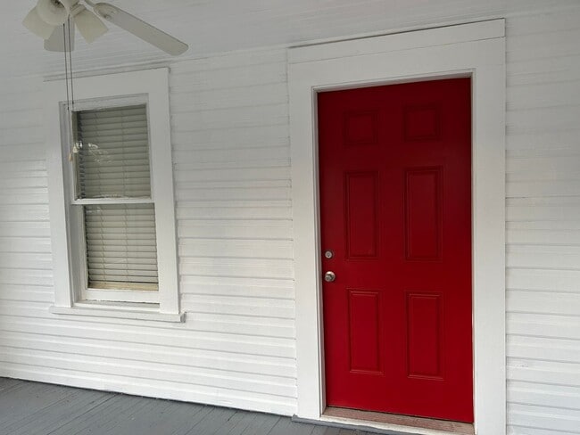 Building Photo - Cute Cottage