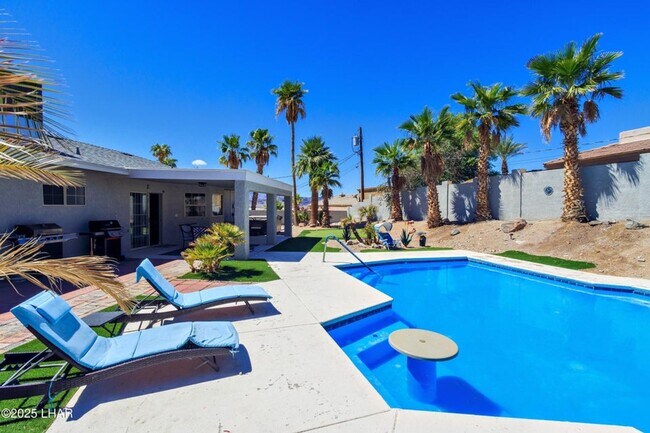 Building Photo - Long Term Rental heated pool & hot tub