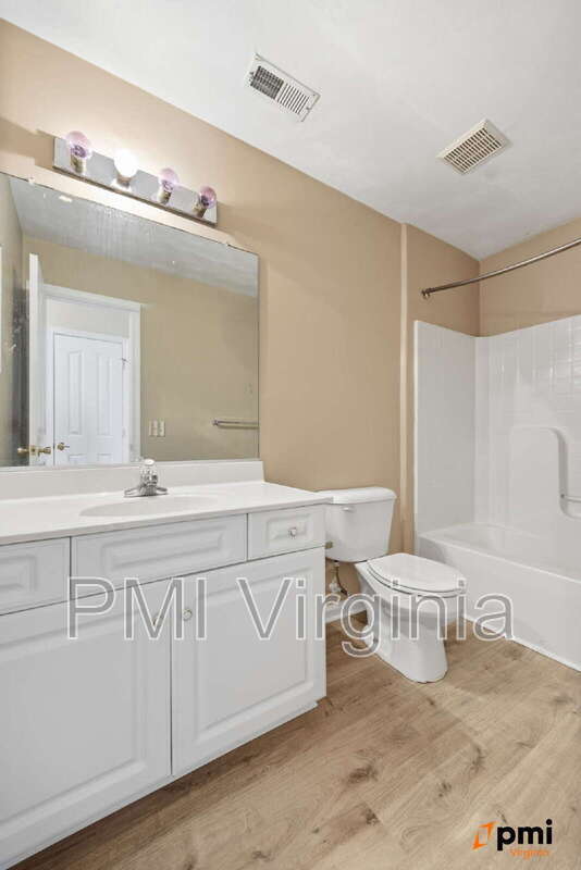 Building Photo - 1002 Nicklaus Dr