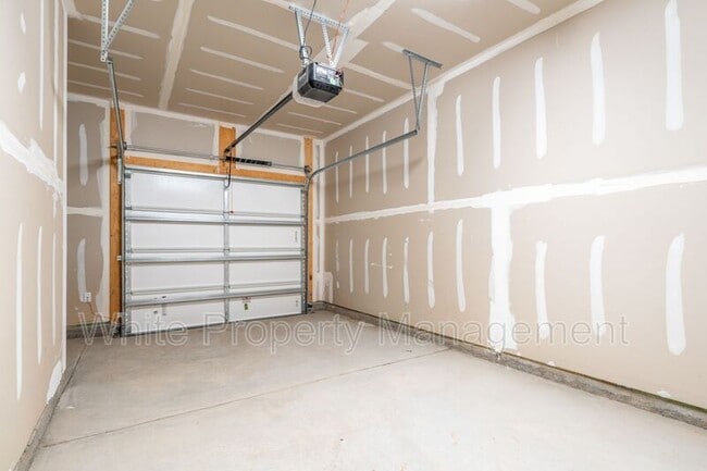 Building Photo - 1556 Cedar Tree Dr