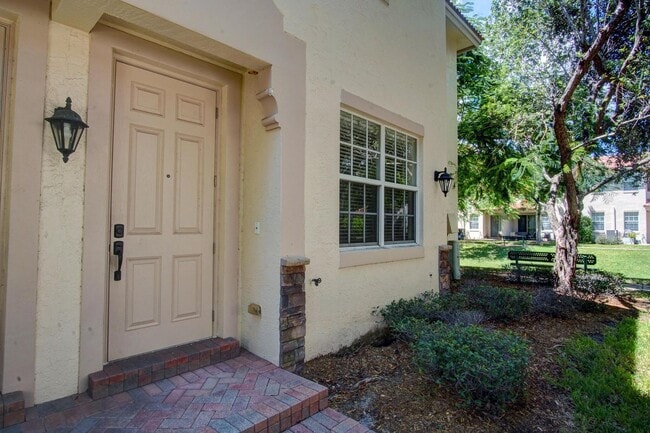 Building Photo - 1020 E Longport Cir