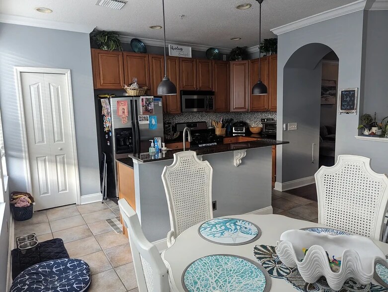 Building Photo - 3046 Pointeview Dr