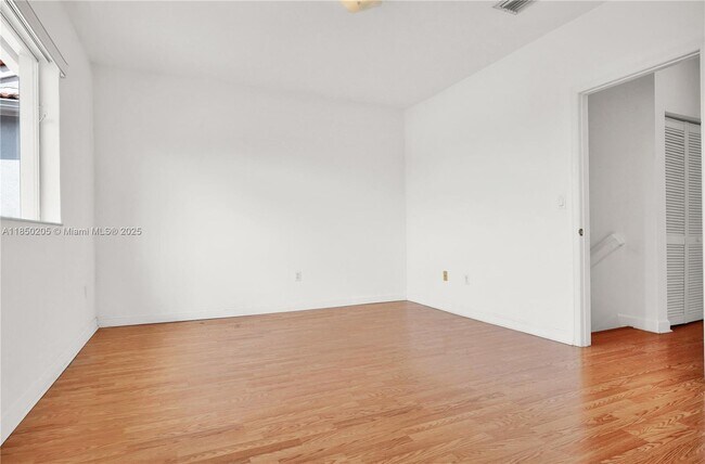 Building Photo - 14815 SW 9th Ln