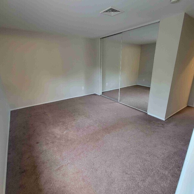 Building Photo - 2156 Birch Dr