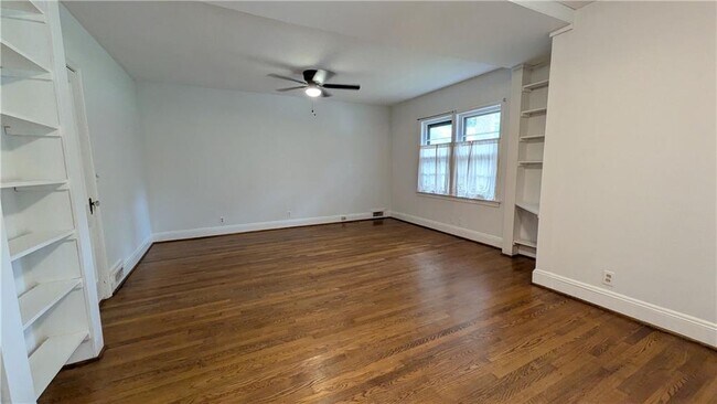 Building Photo - 4300 Rickenbacker Way NE