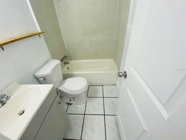 Building Photo - 1341 W Point Dr