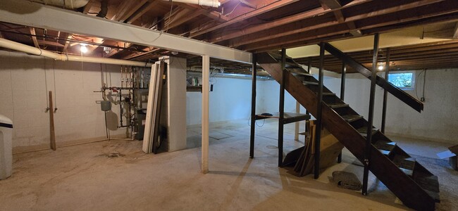 Building Photo - 819 Elm St