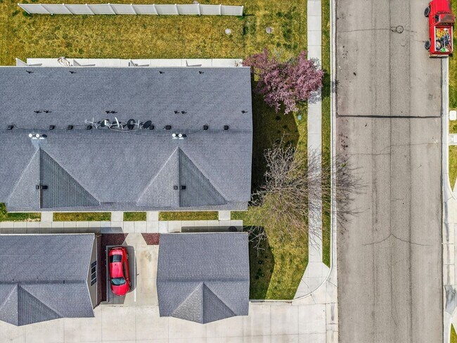 Building Photo - Must-See Apartment in Pheasant Ridge  Pocatello!