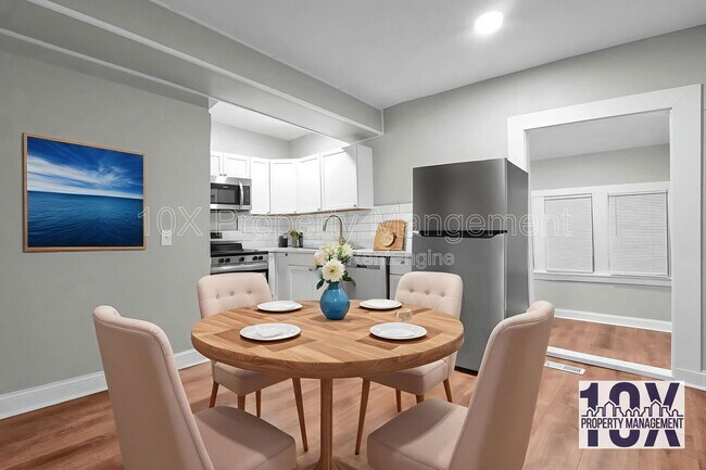 Building Photo - 556 E Whittier St