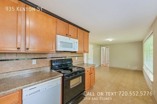 Building Photo - 935 Kenton St