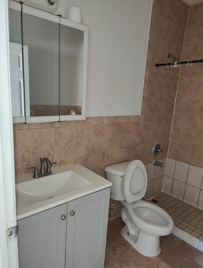 Building Photo - 629 SW 2nd St