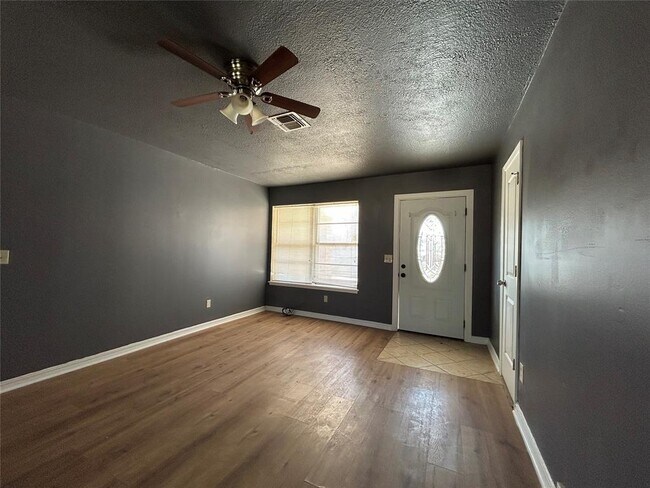 Building Photo - 6905 NW 60th St