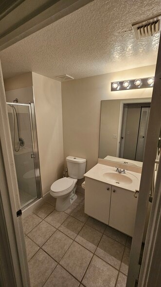 Guest bathroom/2nd room bathroom - 1152 University Blvd