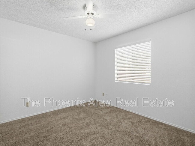 Building Photo - 2232 W Lindner Ave