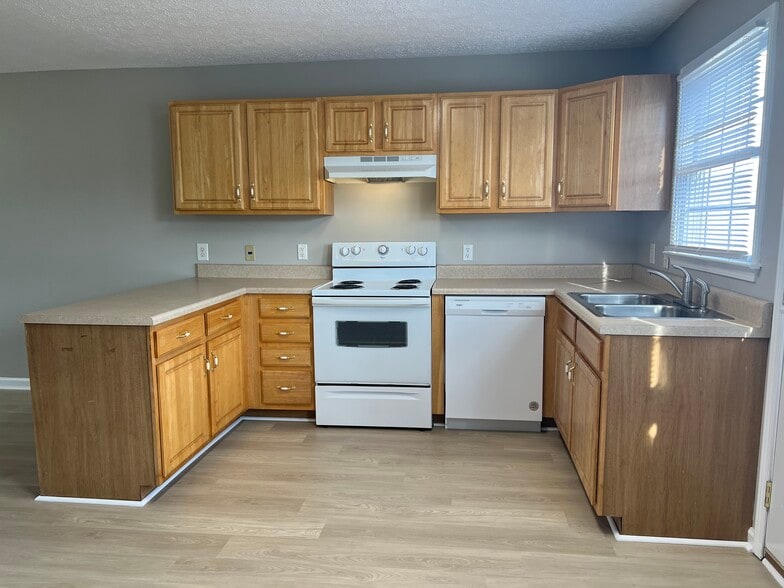 Building Photo - 343 Beaverview Dr