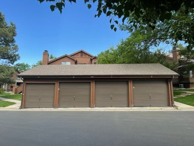 Building Photo - 8020 Holland Ct