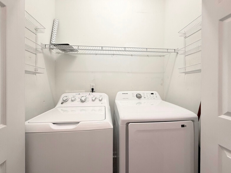 Building Photo - 10483 Dapping Dr