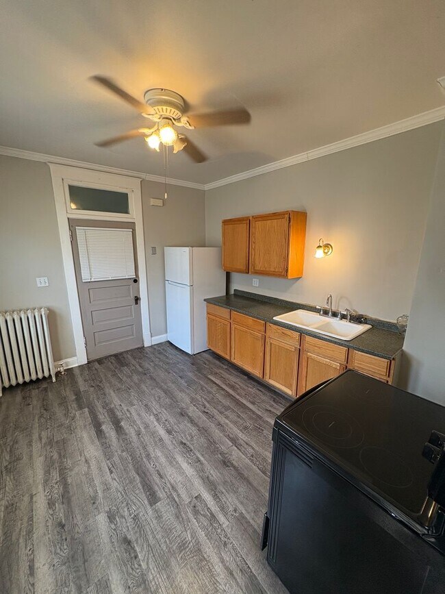 Building Photo - 2447/2449 Maplewood Ave