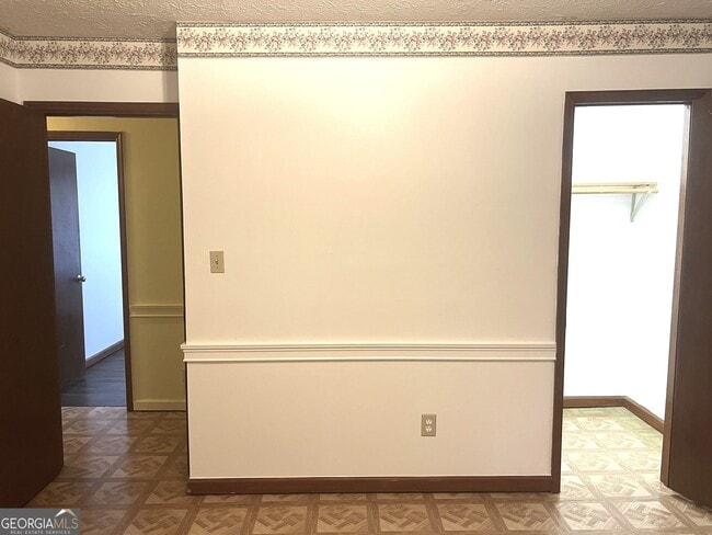 Building Photo - 40 Wagon Wheel Dr