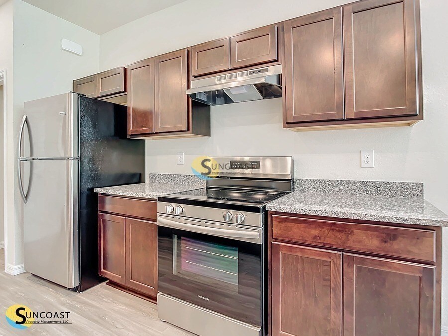 Building Photo - 585 Marion Oaks Pass