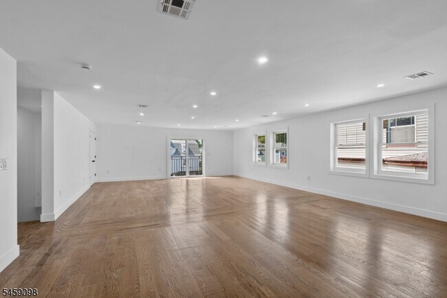 Building Photo - 144 N 14th St