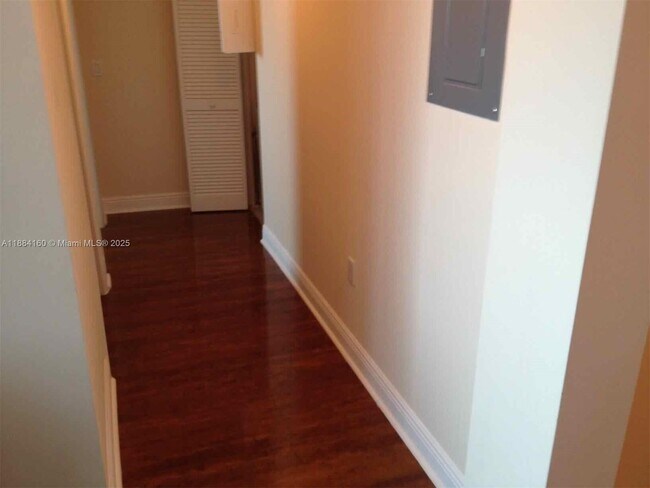 Building Photo - 2641 N Flamingo Rd