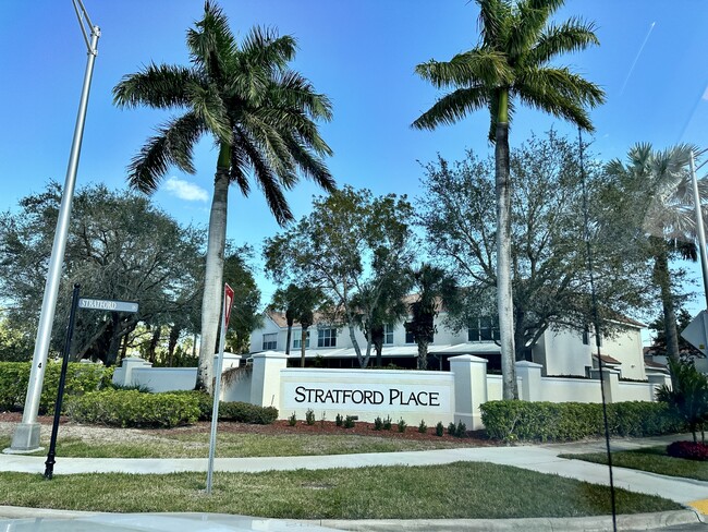 Building Photo - 909 Hampton Cir