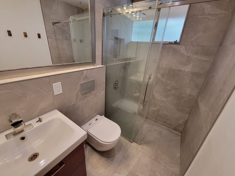bathroom1 - 4380 Entrada Dr