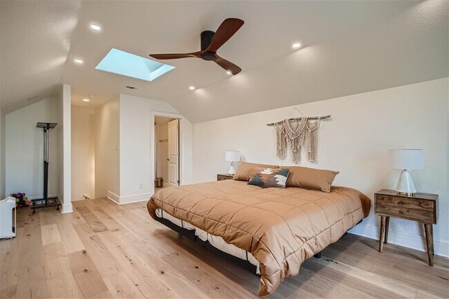 Building Photo - 21825 Briarcliff Dr