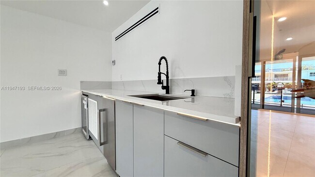 Building Photo - 3826 NE 171 St