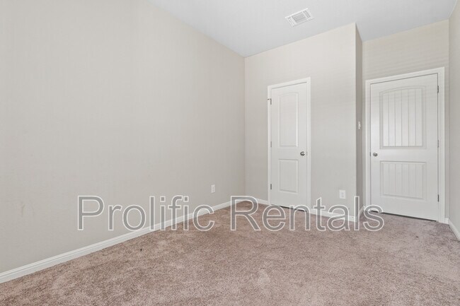 Building Photo - 6117 Verde Dr