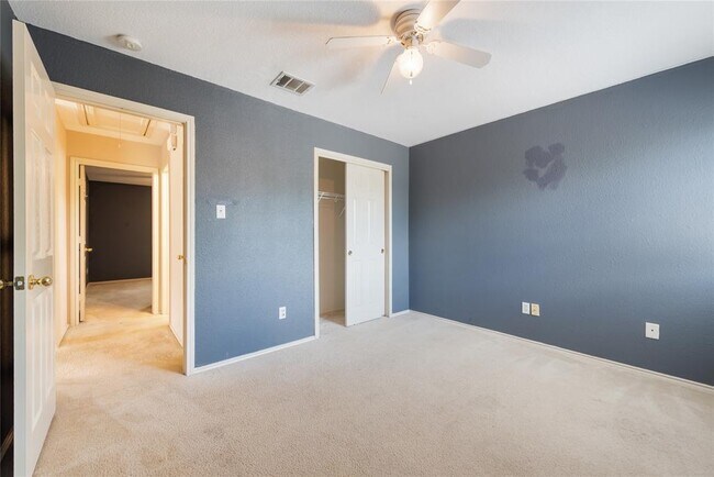 Building Photo - 1613 Darjeeling Dr