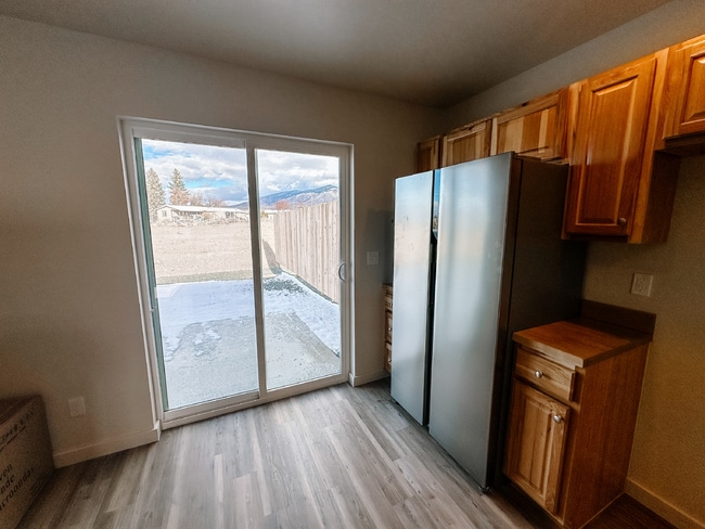 Building Photo - Newer Duplex for Rent Between Twin Bridges and Sheridan!