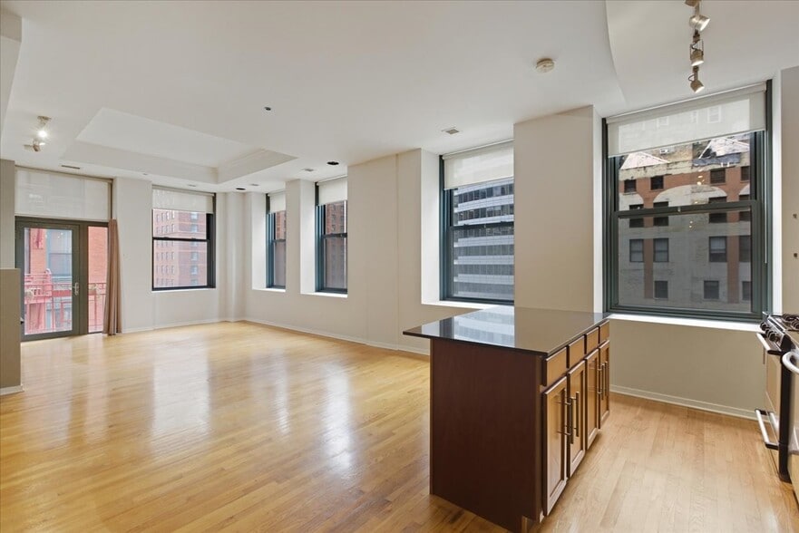 Building Photo - 208 W Washington St