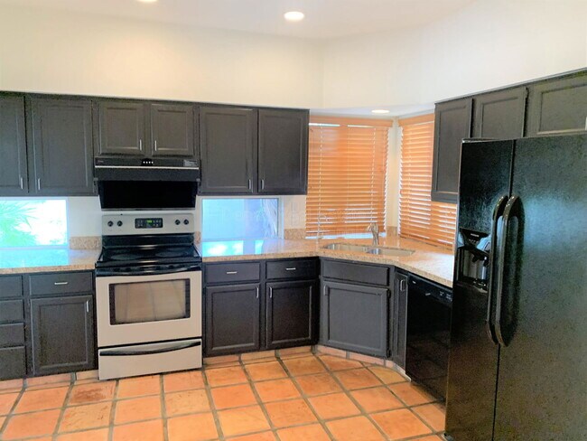 Building Photo - 4667 W Harrison St