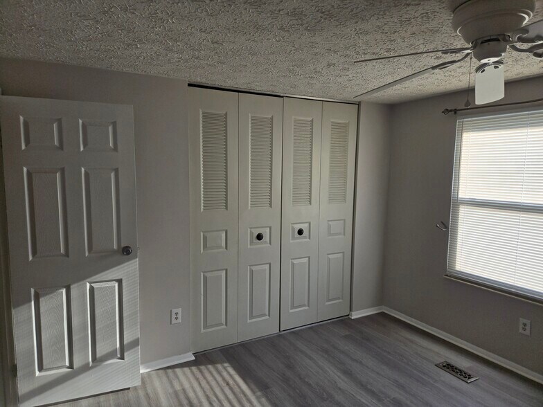 Building Photo - 554 Logan St