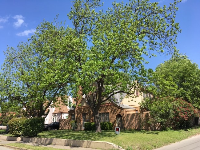 Building Photo - 1603 W Rosewood Ave