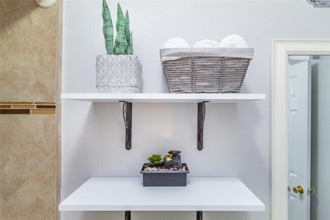 Building Photo - 13414 Creek Springs Dr