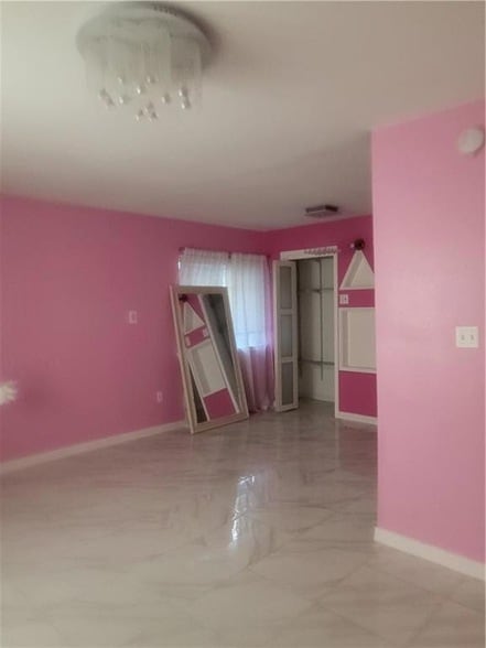 Building Photo - 827 Charlie Dr