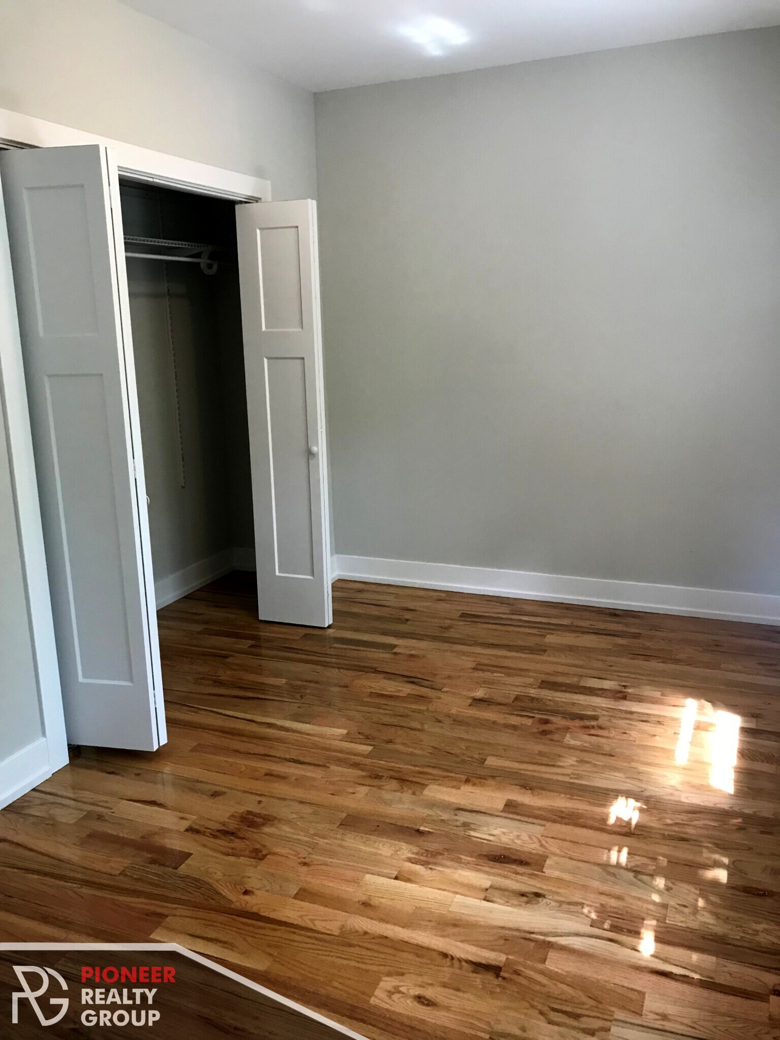 Building Photo - 1450 W Byron Ave