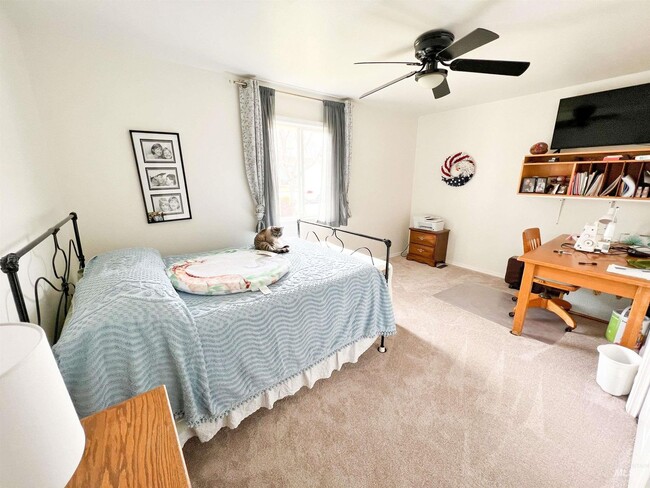 Building Photo - Fantastic 4 Bedroom Home with 3 Car Garage...