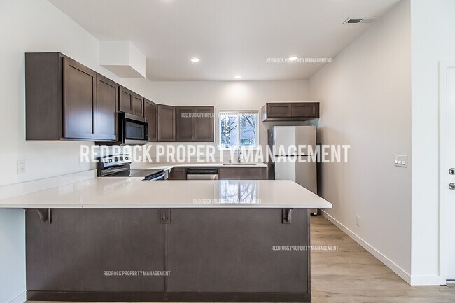 Building Photo - 1110 N Davis Ln