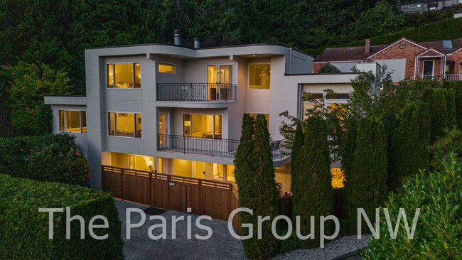 Building Photo - Stunning 3 Story Kirkland Water View Home ...