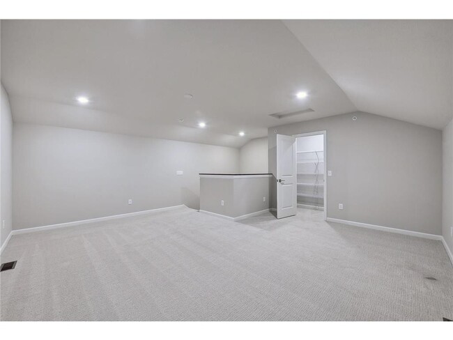 Building Photo - 2438 N Blossom Cir