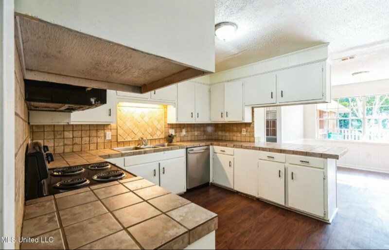 Building Photo - 102 Friars Cove