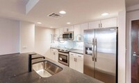 Building Photo - 2 BR 2 BA Luxury Condominium